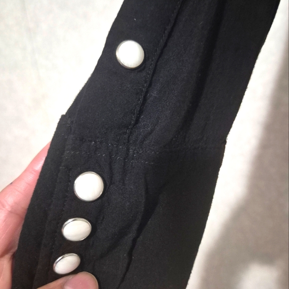 True Religion Black Button Up Shirt..SIZE:L - Picture 3 of 12